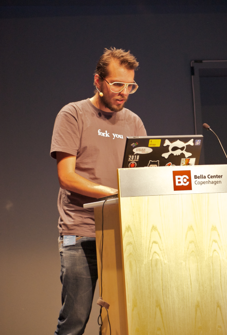 Bèr Kessels giving a presentation